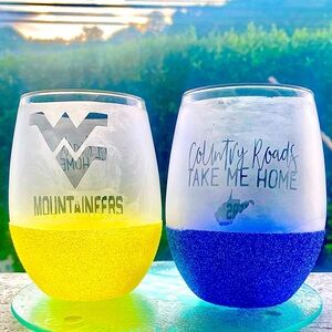 WVU(West Virginia Mountaineers) Hand crafted glitter wine glasses (Set)